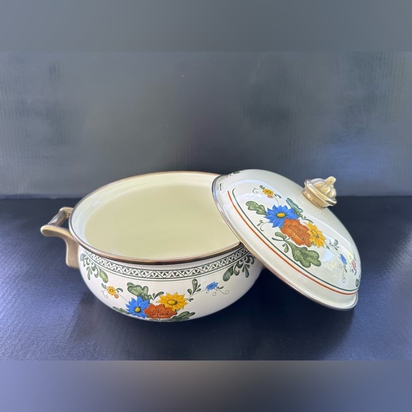 Asta Germán Enamelware 1960’s Floral Dutch Oven Casserole with Brass Handles. - Picture 3 of 13